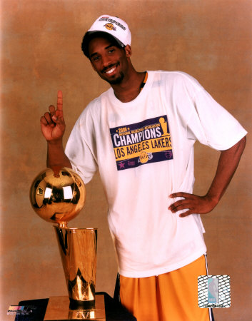 aabk030kobe-bryant-with-2000-championship-trophy-photofile-posters.jpg